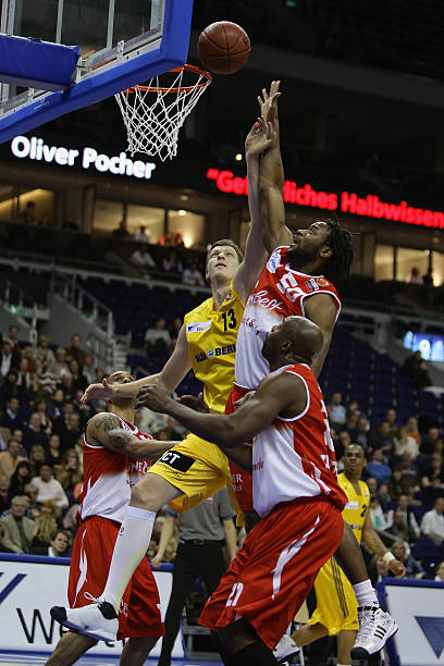 队中也屡见 队中也屡见