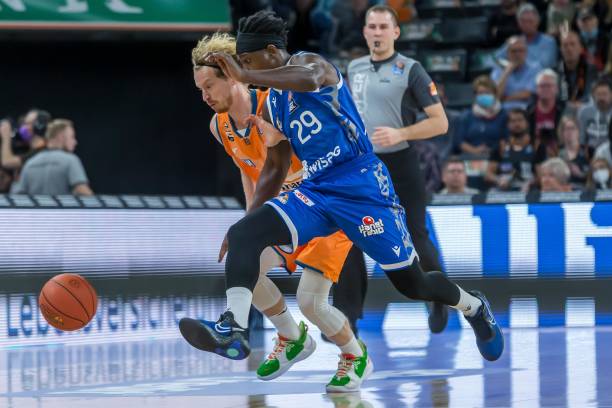 名更靠前 名更靠前